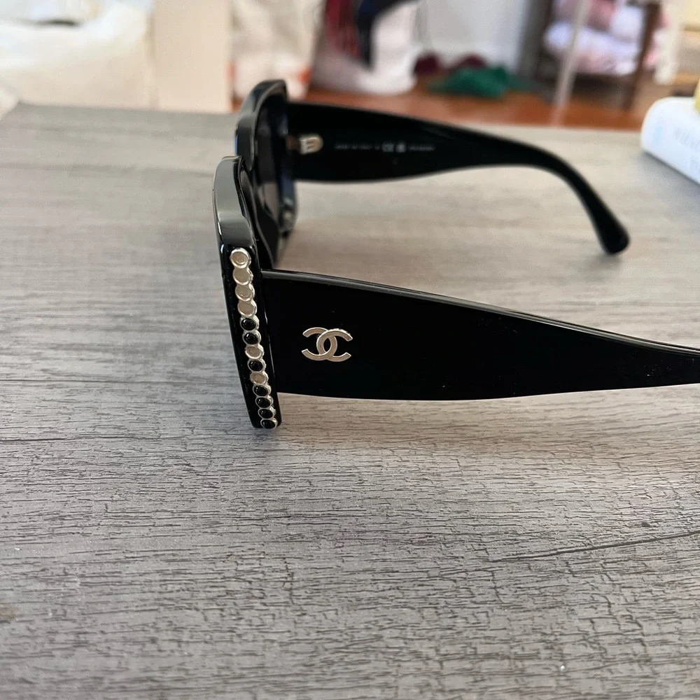 CHANEL Polarized Black Square Sunglasses - Picture 4 of 5